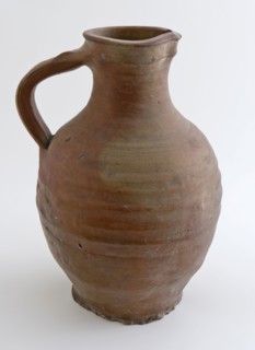 Brown-gray jug on stand, shank and manche neck, jug crockery holder soil find ceramic stoneware? pottery? clay engobe, opening 7