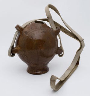 Stoneware field bottle on oval base, with carrying strap and four ears on the sides, flask holder soil find ceramic stoneware
