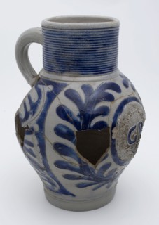 Stoneware bell jar with ear, belly with medallion in which crowned initials GR, jug crockery holder soil find ceramic stoneware