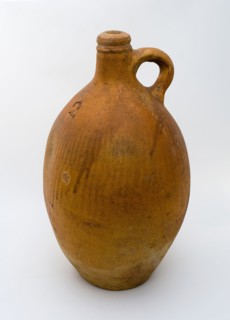 Stoneware jug with sausage ear, with punch 2, on the shoulder, jug holder kitchenware soil find ceramic stoneware clay engobe