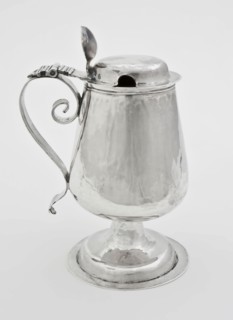 Silversmith: Cornelis de Haan, Silver mustard pot, model brandy glass, mustard pot pot crockery holder silver gold, hammered