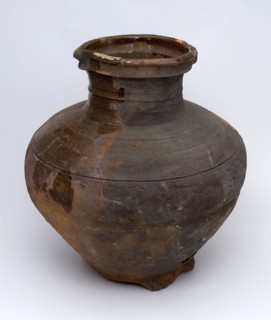 Pottery jug be placed on stand ring, cuff collar with pouring clip, one ring on the shoulder, water jug crockery holder soil