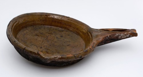 Pottery saucepan with scalloped handle, shank, curved stand, saucepan pan tableware holder kitchenware soil find ceramic