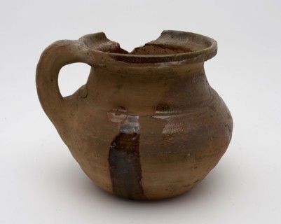 Pottery chamber pot, easy to use with curved bottom, large neck and standing ear, pot holder sanitary earthenware ceramic
