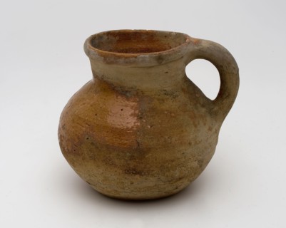 Pottery chamber pot, easy to use, with curved bottom, funnel neck and standing ear, pot holder sanitary earthenware ceramic