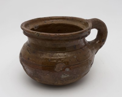 Pottery chamber pot, ease of use with curved bottom, wide neck opening, standing ear, pot holder sanitary earthenware ceramics