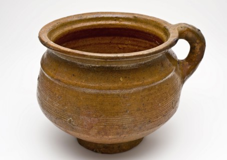 Pottery chamber pot, belly model with wide neck opening and band ear, on stand ring, pot holder sanitary earthenware ceramic