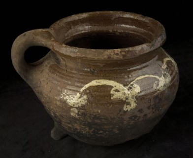 Pottery cooking jug, grape model, decorated in sludge technology, on three outstanding legs, grape cooking pot crockery holder