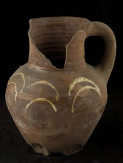 Pottery can be used on stand fins with standing sausage ear, decorated in sludge technology, water jug crockery holder soil find
