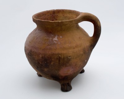 Pottery cooking jug, grape-model, red shard, sparing lead glaze, vertical sausage ear, three legs, cooking pot crockery holder