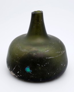 Belly bottle, belly bottle bottle holder soil find glass, bottom Body with almost vertically ascending wall to convex shoulders
