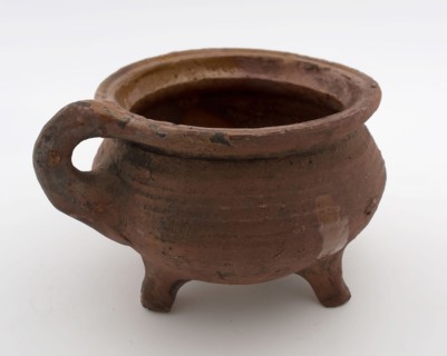 Earthenware cooking jug, cooking pot, grape-model, red shard, glazed, vertical sausage ear, on three legs, cooking pot crockery