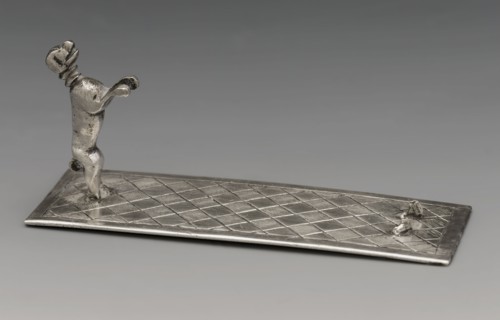 Silversmith: Carel Boogaert II, Silver miniature dog on surface, doll toy miniature toy silver miniature 2,9 g 7,0 d 2,6 molded