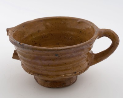 Earthenware pap bowl, red shard, fully glazed, two pinched sausage ears, on stand, papkom bowl crockery holder earth discovery