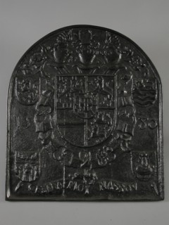Fireback with weapon of William of Orange, 1580 and CE SERA MOY NASSOV, fire-place iron cast iron, cast Rectangular