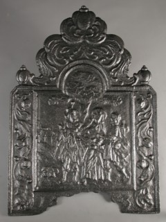 Fireback biblical performance Emmaus goers, hob cast iron, cast Rectangular bow at the top. On top of large ball leaf decoration