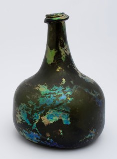 Belly bottle, bottle bottle bottle holder soil find glass, free blown and shaped glass application Circular bottle