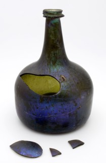 Belly (bell or hammer) bottle, belly bottle bottle holder soil find glass, free blown and shaped glass application Circular