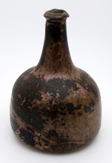 Belly bottle, belly bottle bottle holder soil find glass, raised bottom Body with almost vertically ascending wall