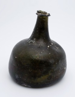 Belly (bottle) bottle, bottle bottle bottle holder soil find glass, free blown and shaped glass application Circular bottle