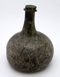 Belly bottle, onion, belly bottle bottle holder soil find glass, free blown and shaped glass application Circular bottle