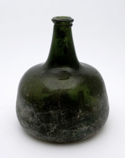 Belly bottle, hammer bottle, bottle holder soil found glass, raised bottom Body with straight inward bending ascending wall