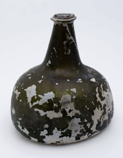 Belly bottle, belly bottle bottle holder soil find glass, bottom Inwardly bending body to convex shoulders and short rejuvenated