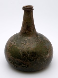 Bulbous bottle, cat head, dutch onion, belly bottle bottle holder soil find glass, free blown and shaped glass application