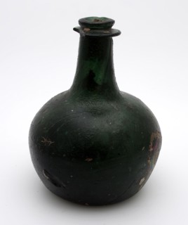 Bulbous bottle, bottle bottle holder soil find glass, free blown and shaped glass application Bulb bottle onion in clear dark