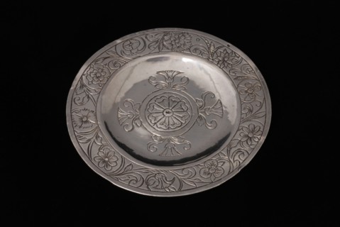 zilversmid, Silver round miniature dish with floral pattern, dish crockery holder dolls toy relaxing medium miniature model