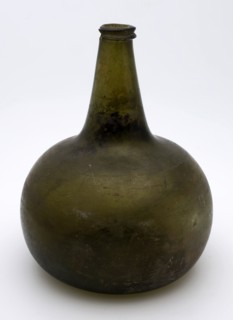 Belly bottle, onion, belly bottle bottle holder soil find glass, neck with imposed circumferential sharp glass thread, chip