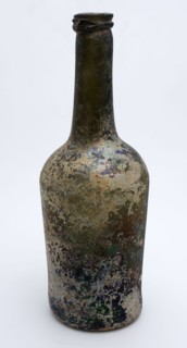 Cylindrical bottle, bottle holder bottomfound glass, in blown glass application Cylindrical bottle in clear green glass. Pontil