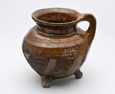 Pottery cooking jug, grape-model with vertical band-ear, on three legs, cooking pot tableware holder kitchenware earth discovery