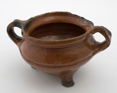 Small earthenware cooking pot, red shard, lead glaze, two ears, on three legs, cooking pot crockery holder kitchenware toy