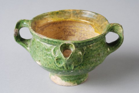 Small spout pot with two ears and spout, grass green glaze, spout pot crockery container toy relaxant soil find ceramic