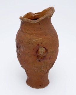 Pottery drinkuyt, slim cup on very small foot, pouring cup cup drinking utensils tableware holder soil find ceramics pottery