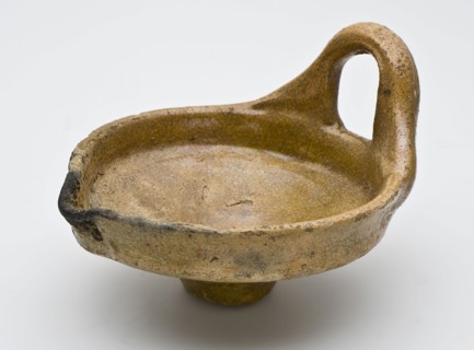 Fragment earthenware oil lamp, upper bowl with ear and pouring clip, oil lamp lamp lighting fixture soil find ceramic
