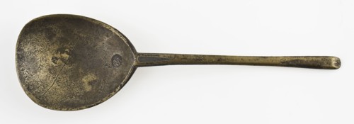Pewter spoon with flat handle, bevelled handle end, irregular box, marked, spoon cutlery soil find tin metal, cast Pewter spoon