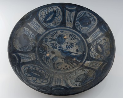 Majolica dish with Wanli decor in blue, bird in chinese garden, dish crockery holder soil find ceramic earthenware glaze tin