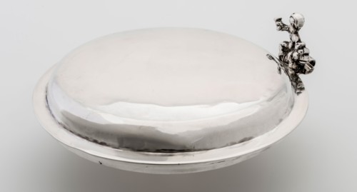 Silversmith: Jan van der Hoeven (?), Flat and round lid with narrow flat outer edge with Bacchus as thumb rest, lid closure part