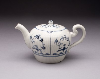 Teapot, 1761/64, Weesp Porcelain Factory, Dutch 1757-1814, Weesp, Hard-paste porcelain with