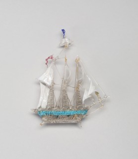 Sailboat, 18th century, Nevers, France, Glass, lampwork (verre de Nevers), metal armature, H. 7 cm