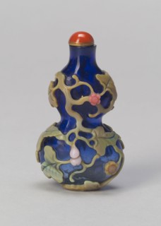 Gourd-Shaped Snuff Bottle with Trailing Vines and Flower Heads, Qing dynasty (1644–1911),