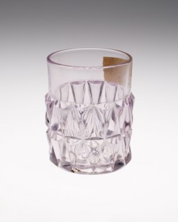 Beaker, 19th century, England, Glass, tinted purple, H. 9.2 cm (3 5/8 in.)