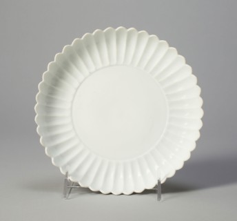 Chrysanthemum Dish, Qing dynasty (1644–1911), Yongzheng reign mark and period (1723–35), China,