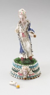 Queen, 1700/50, Nevers, France, Glass, lampwork (verre de Nevers), metal armature, H. 8.9 cm (3 1/2