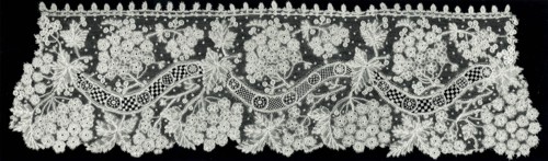 Cuff, 1880s/90s, Belgium, Belgium, Cotton, mixed lace: bobbin part lace of a type known as