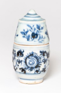 Covered Jar, 15th century, Vietnam (Annamese), Vietnam, Stoneware painted in underglaze blue, 8.5 x