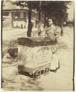 Porteuse de pain, c. 1899/1900, Jean-Eugène-Auguste Atget, French, 1857–1927, Libourne, Albumen