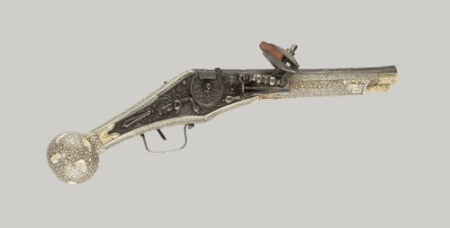 Wheellock Pistol (Puffer) with the Coat of Arms of Johann Georg, Duke of Saxony, 1604, Stock maker:
